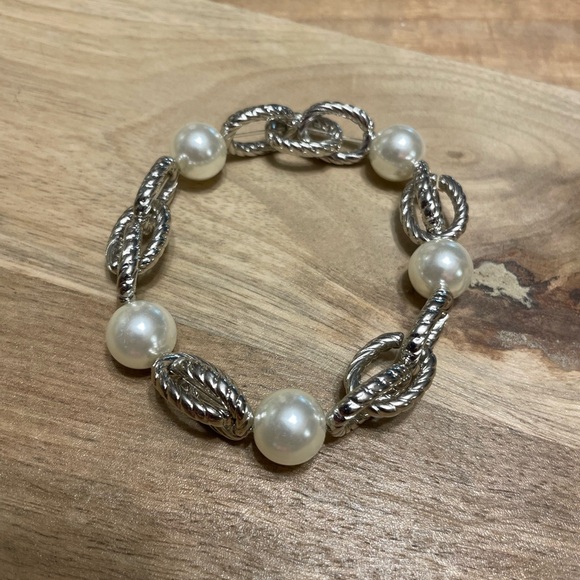 NEW ARRIVALS LIVE SHOW LISTING BRACELET - Picture 4 of 5